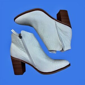 NEW MIA White Snake Embossed Block Heel Ankle Boots Women's Size 7.5‎
